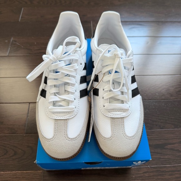 NWT adidas White and Black Classic Samba Sneakers with Gum Sole - Picture 2 of 7
